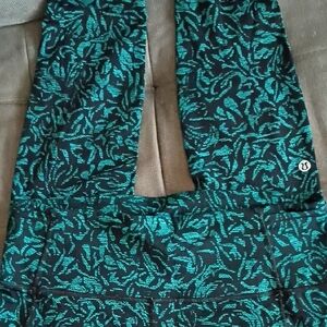 Lululemon Black and Teal Patterned Leggings